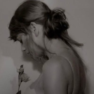 oldmooneey's profile picture. apocalypse