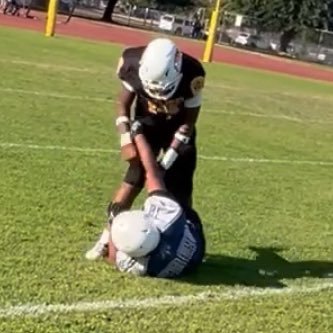 Kyrell-Murrill C/O 2029 🏈TE/MLB/RB 🏀SF/PF ⚾️OF/1B #10/#14 Student Athlete 3.2 GPA 5’10 180lbs Edison high school email~@Kyrellmurrill2811@gmail.com
