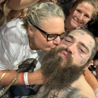 waiting_4_never's profile picture. i definitely had some help ✌️🥺✌️