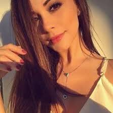isabellaguirreb's profile picture. Aquí casual, haciendo enojar a desconocidos.