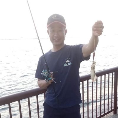 1994年から🇹🇭⇆🇸🇬お酒弱いけどビール大好き🍻2019年コロナ騒動で出禁や隔離の人の為になると思いフーデリの副業を5年間務めました。2025年から心機一転機内食を準備する会社で副業を始めています。🇸🇬永住許可を取得し勢いで新築団地を購入出来ちゃって本帰国が遠のいた海外出稼組。妻は🇸🇬。本業は脇役