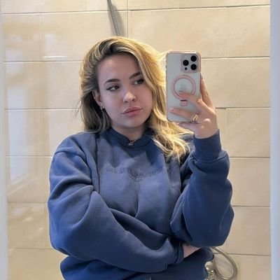 KateRichmo82242's profile picture. 💔