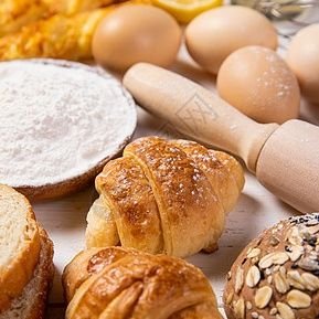 LangbeinNa12435's profile picture. Capturing moments, mending lenses.