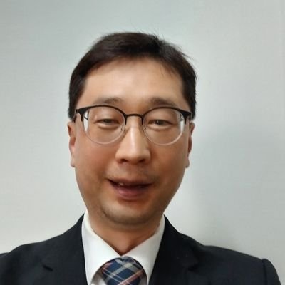 smart097's profile picture. 하나님을 경외하고 사람을 사랑하는 합동측 목사입니다.
광주 광역시에서 태어남.
장원초, 염주 초등학교 졸업,
송원 중학교 졸업,
창평 고등학교 졸업,
성균관 대학교 법대,
광신대학교 신학전공,
광신대학교 상담심리치료전공