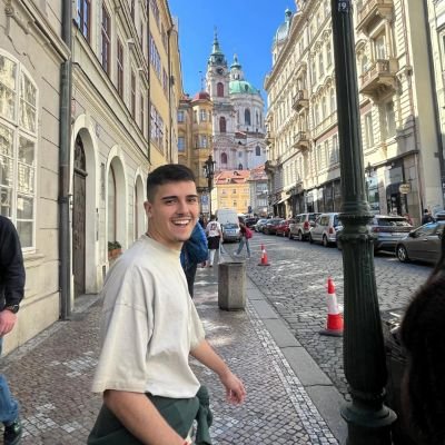 _aitorpunzano_'s profile picture. Historiador en potencia o Intento
🇪🇸
Unter den wehenden Schatten