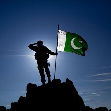 جو میرے الفاظ نہ سمجھ سکا، وہ خاموشی کیا لوڑا سمجھتا💔