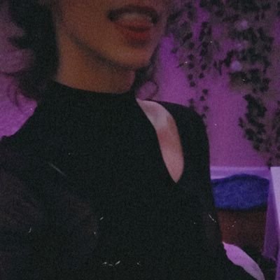 I post alot of hot stuff on my other account ;)
@NamelessQueenOF is my main! GO follow me!! 👈