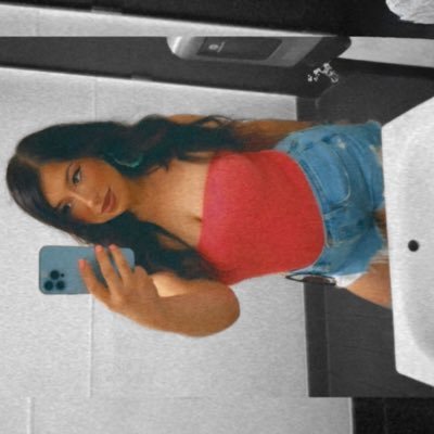 I got that good girl faith & a tight little skirt #Titanup #Lakeshow #Sneakers #nerdyshit 💋