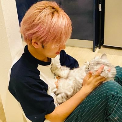 名古屋短期大学 現代教養学科 助教|男性学・男性性研究,ポピュラーカルチャー研究|主な出版物:「“私の推し”のアイドルがスターになるとき」(『アイドル・オーディション研究』),「女性向け趣味領域における男性ファンの被抑圧性をめぐる理論分析」,「メンズリブ研究会はいかにして活動の停滞を迎えたのか」