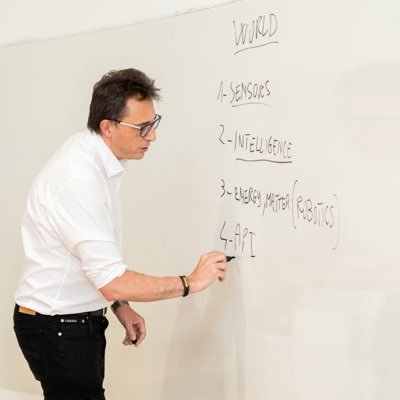 I love people, ideas, nice places, time for thinking and feeling. I am looking for passions and relevant goals.