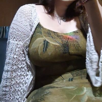 23 y.o plus size girl/bbw. so, don't expect too much - cuma akun iseng, bukan akun jualan.