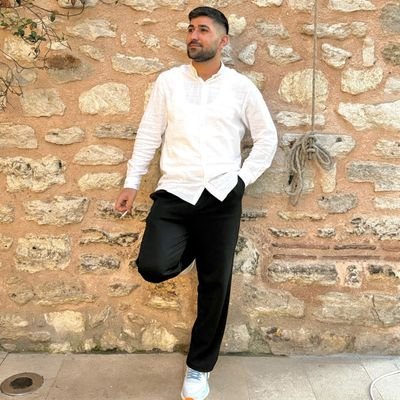 OzgunZahir's profile picture. kü📚