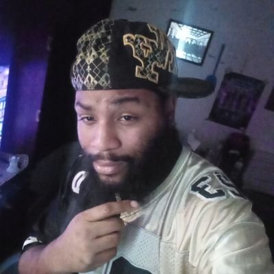 I've been stepping on my game making more money so I just here for some more friends to follow me on my Twitter page so I could be rich and famous you feel me.