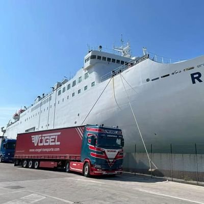 Professional Truck Driver | 10+ years experience | Long Haul specialist | #TruckingLife , professional automotive Mechanic, Dog lover https://t.co/sk74Bp8qRO