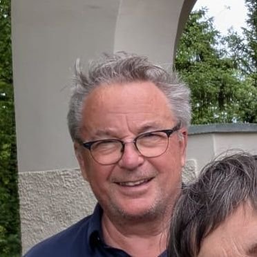 Journalismus statt PR. Sonst hoffentlich ziemlich netter Typ.