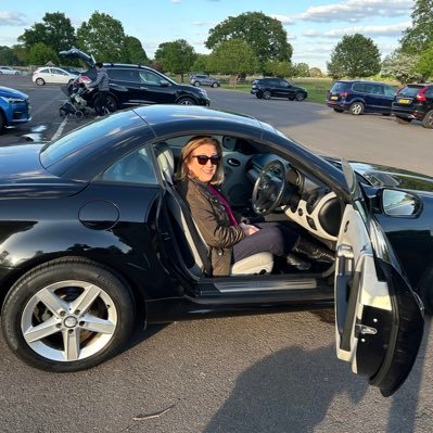 Dubliner and Londoner, married to a @starjetsthe ❤️🎶🎸Architect, Dog lover, Proton & Science geek, proud Leinster & Ireland rugby supporter. All views my own…