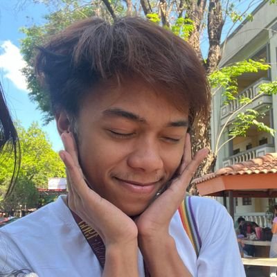 floweryfion's profile picture. musika | sining | literatura