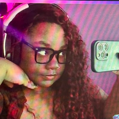 I go by Shortie, sometimes - fiber artist || occasional writer || twitch affiliate streamer and guildie || #BigCreatxr || biz: shortiemcflyy@gmail.com