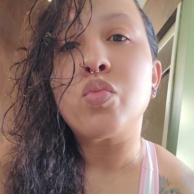 HannahRose1092's profile picture.