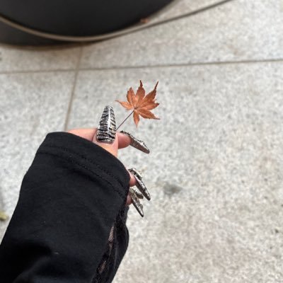 lui_w_2's profile picture. 辛いこの気持ちどこで発散すればいい