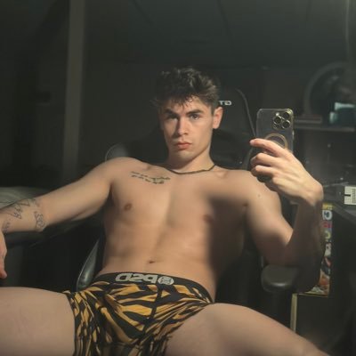 (18+) blue eyed prince🤴🏻| more on my Onlyfans | IG: tristanbdirty | @tristansbad