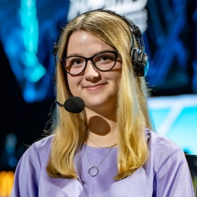 Esports Caster & Host | @playoverwatch @RocketLeague @valorant | ✉️ tinyshiny19@gmail.com | Collegiate Esports & CAH 💜🧡