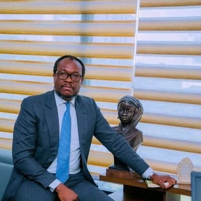 ▪ HOMME POLITIQUE | PÈRE |
passionné de la lecture et de la philosophie
passionné de mon pays.