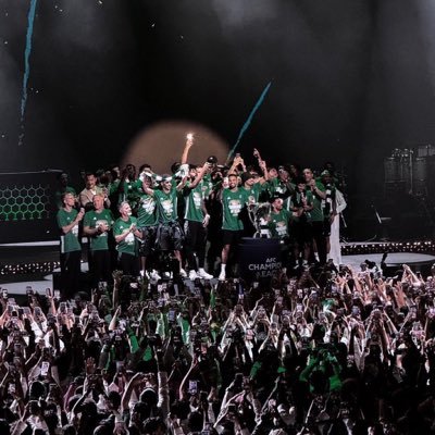 في راسي ﺎلثابت شموخ ﺎلمماليك بدري على ﺎلِدنيا ، تزعزع ثباتي .#الاهلي 💚