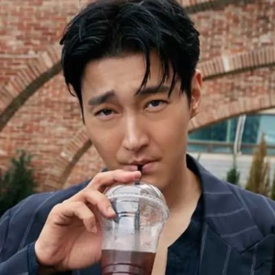 Siwonest ..Your word is a lamp to my feet and a light for my path :Psalms 119:105 ☨ Siwon is my light ,my road