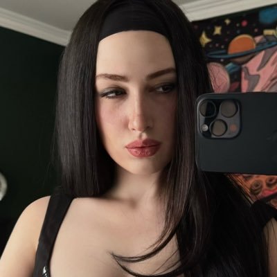 tuvanaozcan's profile picture. 