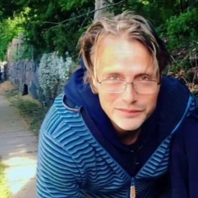 wormweevil's profile picture. just me being a sad loser 
https://t.co/WHplaUJ6Jq