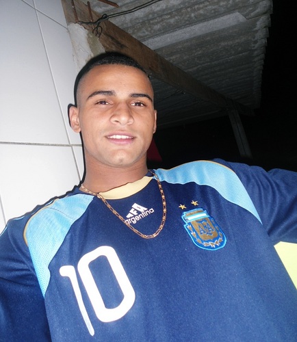 , Solteiro ;p http://t.co/sXLrXLhufD