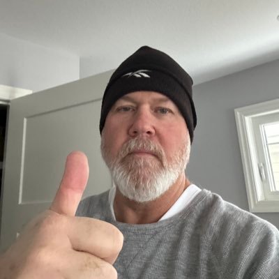 Love my hockey and cold beer and unfortunately a die hard Leafs fan.