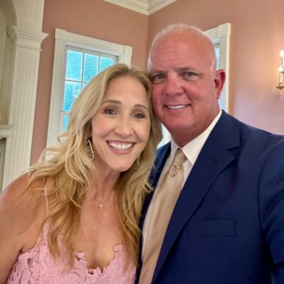 Nancy +3 @kylelockhart20 @ECUtigersbsb /@klockhart5 @nicholls_VB alumni @TAMU /@laeljlockhartjr @tigers @RazorbackBSB alumni #NoRulesLFG #AirBNBSuperHost