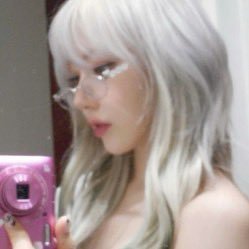 swanssera's profile picture. a girl who likes lsf a normal amount. #yunjinswife