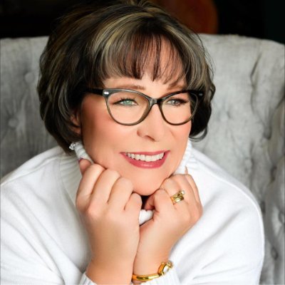 👑 Bestselling Author. 🎓 Prof. 🎧 Podcast Host. 🧭 Executive & Leadership Coach. Rewriting the leadership playbook—with heart, EQ, and no BS. 💥