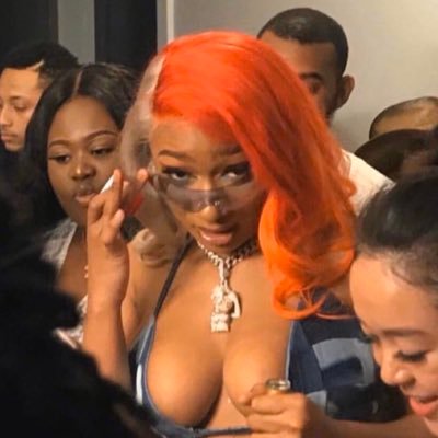 helloworld_xox's profile picture. no alcohol in my flask it’s mint tea