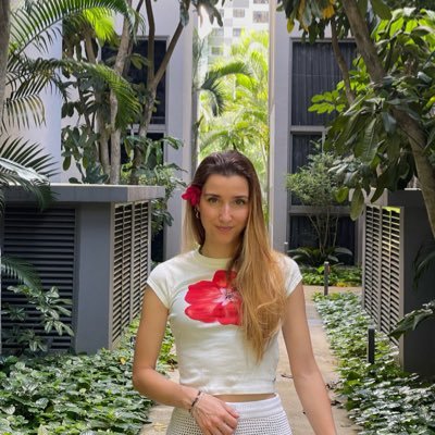 Préparatrice en pharmacie en pleine reconversion👩🏻⚕️ je ne délivre plus d’izalgi mais je délivre des itinéraires🌴
