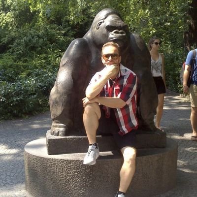Simply a good G(o)uy. Been to Auschwitz. I was never the same.
Prebral Politično pravo. Več strank=Več demokracije=Evolucijski princip za nerazvite demokracije