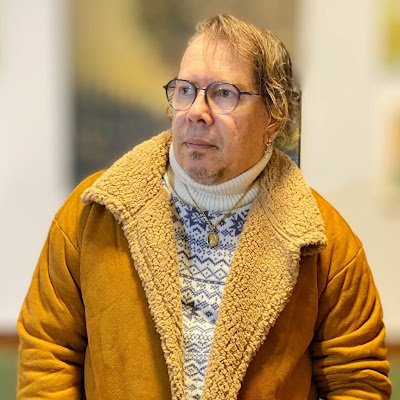 Venezolano, escritor de corazón, me abro a todos para compartir el calor caribeño y el cariño del Venezolano.