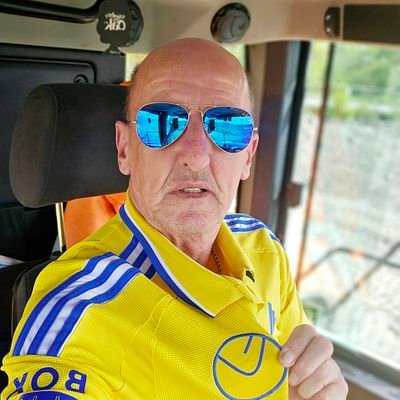 Husband,dad grandad.lifelong F1,LUFC,Queen fan,Hunt,Senna,Mansell Hamilton,Menu,Plato,Lennon Mercury names who have shaped my life. But Bielsa is.Just Bielsa.