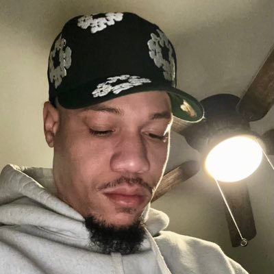 OG_Slouch's profile picture. Blowin’ on L’s. Smelling like Chanel.