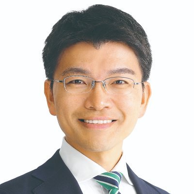 2025参院選兵庫に維新の会公認で挑戦し、次点惜敗。淡路島の会社員家庭生まれ 44歳。第三小・青雲中(洲本市)、白陵高(高砂市)、東大法卒、体育会系ボート(漕艇)部出身。18年間勤めた三菱商事で電力事業等を経験。妻を癌で亡くし小6・小2の2男児のシングルファザー。公平なチャンスを全ての人に。