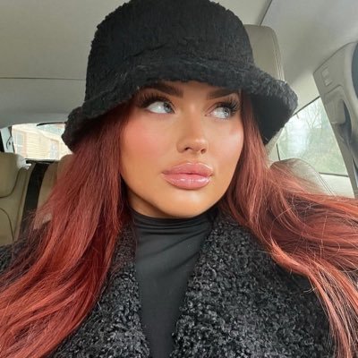 lozzybate217's profile picture.