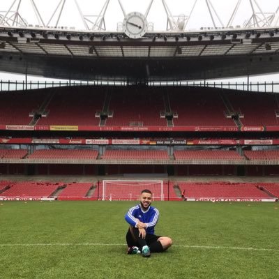 I’ve played at The Emirates | • Arsenal ST Holder • Sports Fan • @Twitch Affiliate • @KanuBelieveIt_ Host & @LatteFirm Spaces | @Fanalysisapp Starting XI
