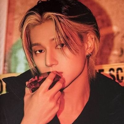Sensuaql's profile picture. ♞ ❲ 𝐑𝐎𝐋𝐄 ❳ — 𝟏𝟗𝟗𝟗. ☩ : Commanding attention with every look – the perfect blend of handsome and sexy. ✯✯