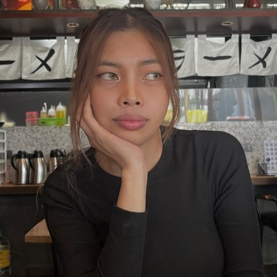 phoebevst's profile picture. h a v e c o u r a g e & b e k i n d