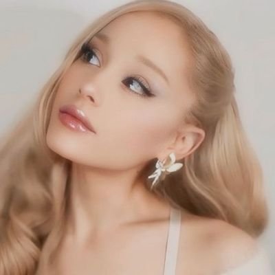DivineInHerTime's profile picture. 