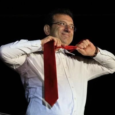 sevincakyazili's profile picture. )O( Otoriteden haz etmiyor, post punk ve sampanyaya bayiliyorum