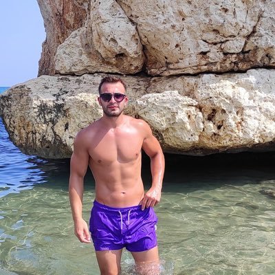 beloo_10's profile picture. Eskiden olsa ipe dizerdi Hazard